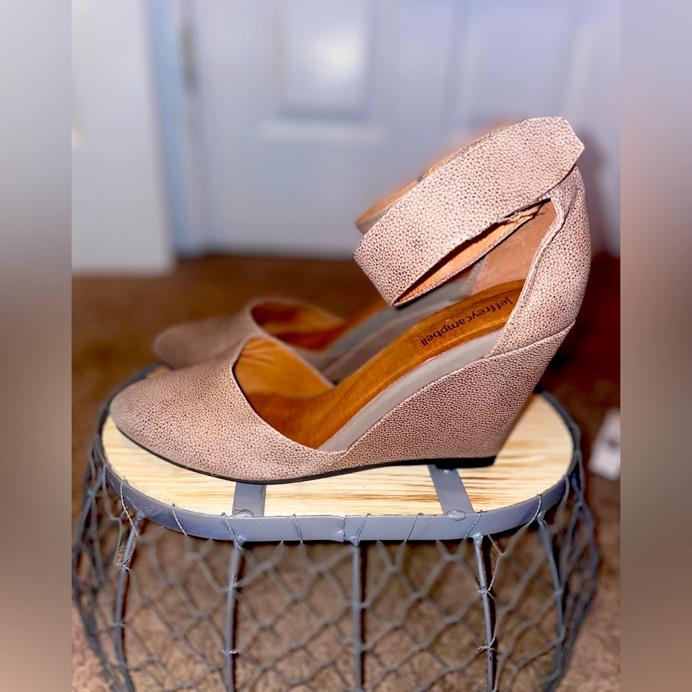 Jeffrey Campbell Tatum ankle strap wedge heels size 8. New without box